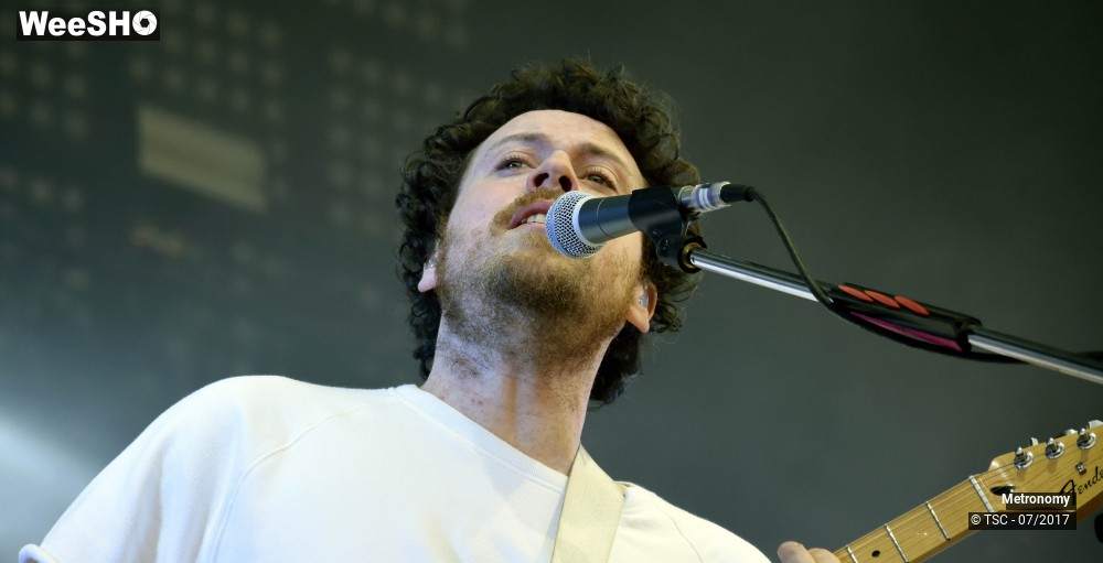16/26 photos du spectacle Metronomy