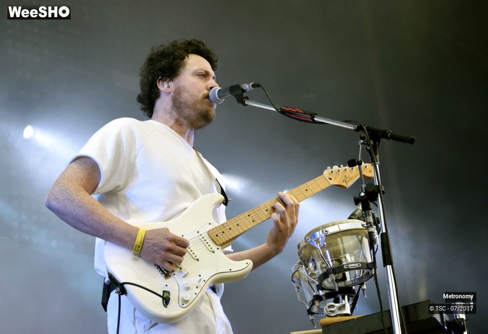 24/26 photos du spectacle Metronomy