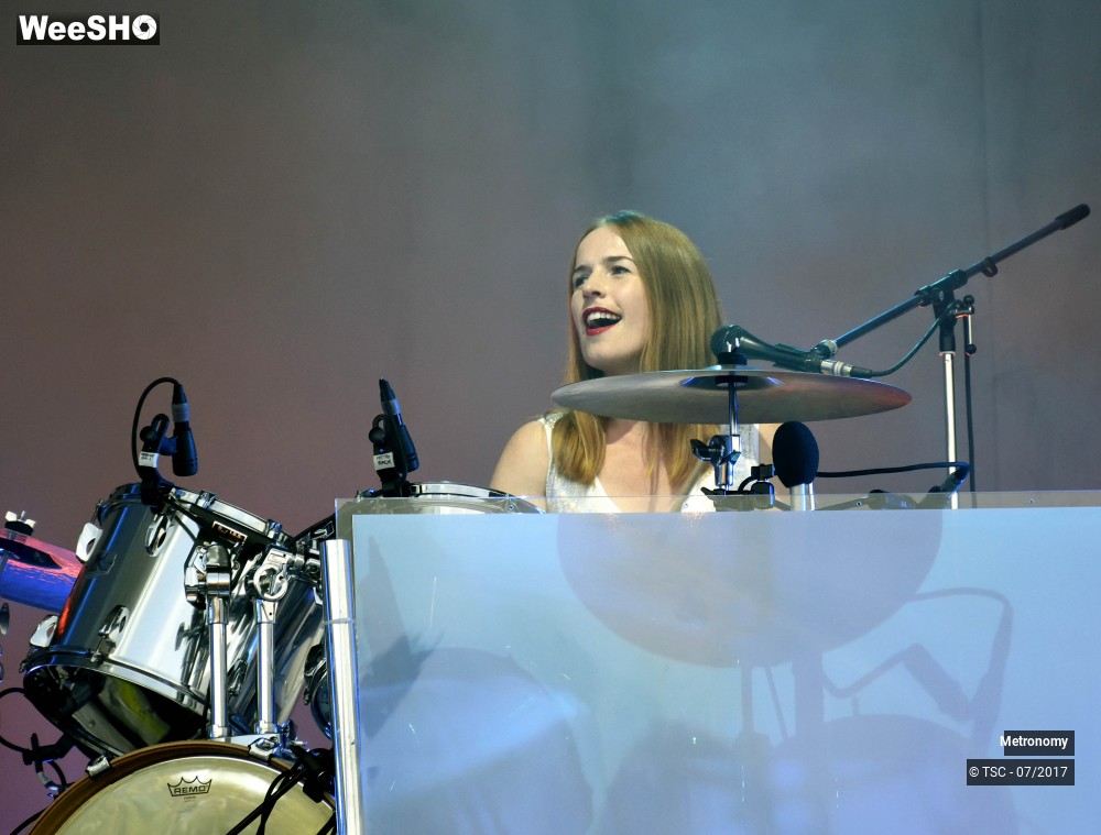 25/26 photos du spectacle Metronomy