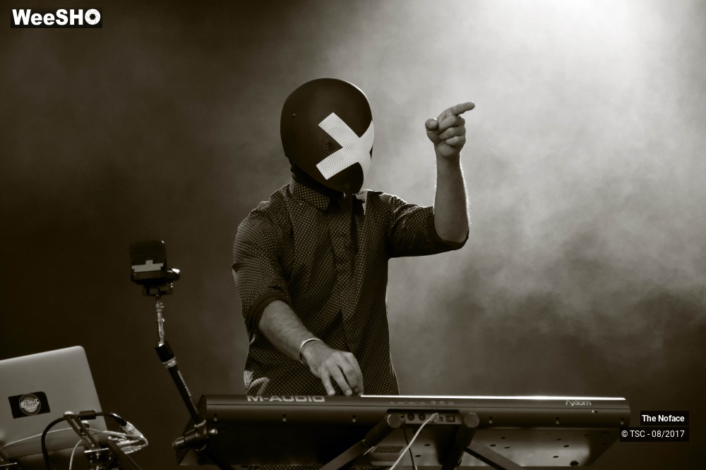 12/44 photos du spectacle The Noface