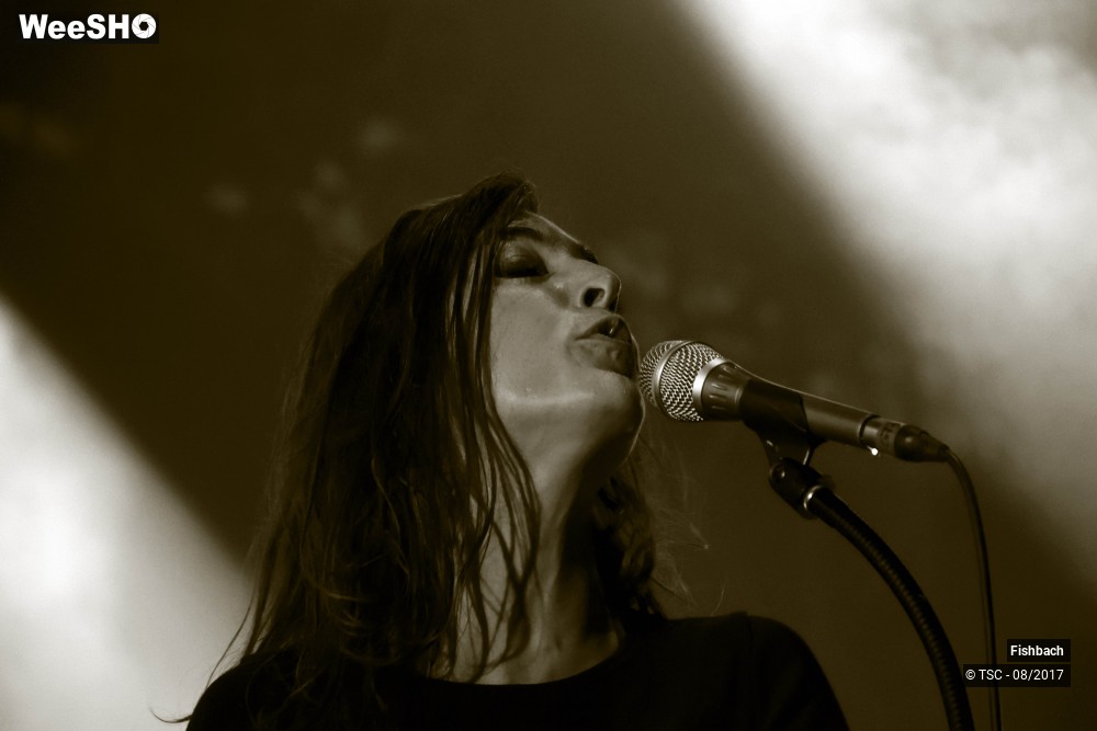 6/9 photos du spectacle Fishbach