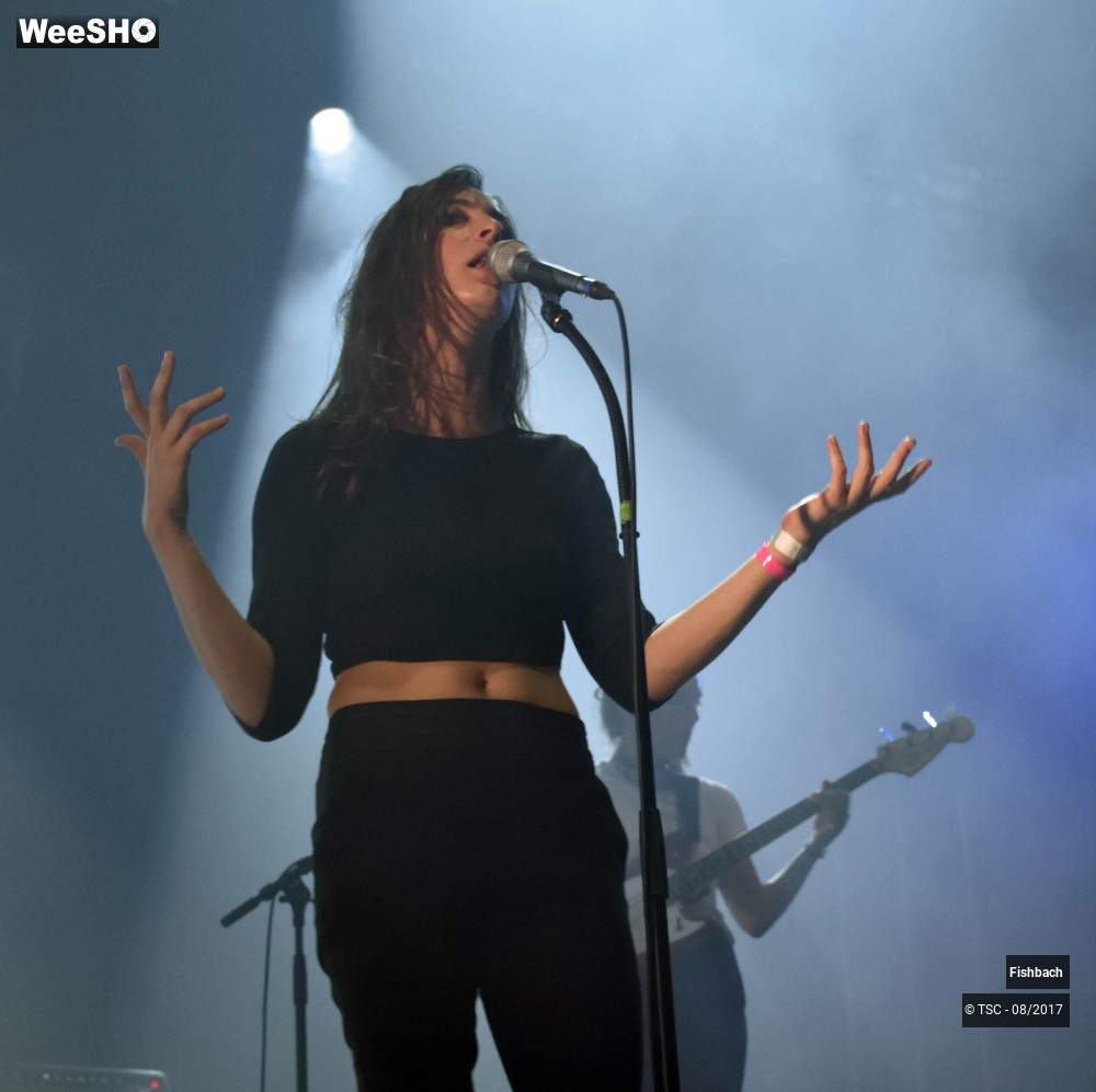 7/9 photos du spectacle Fishbach