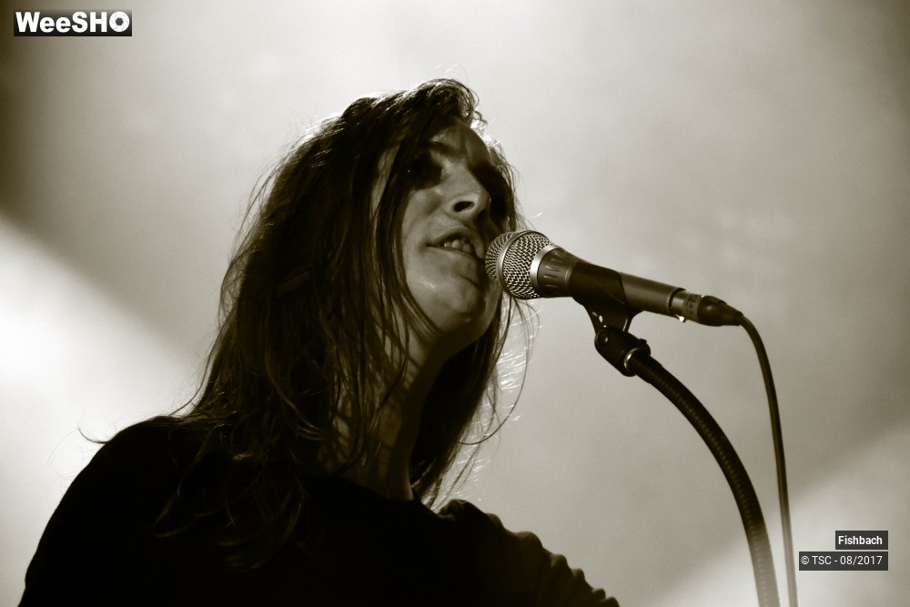 8/9 photos du spectacle Fishbach