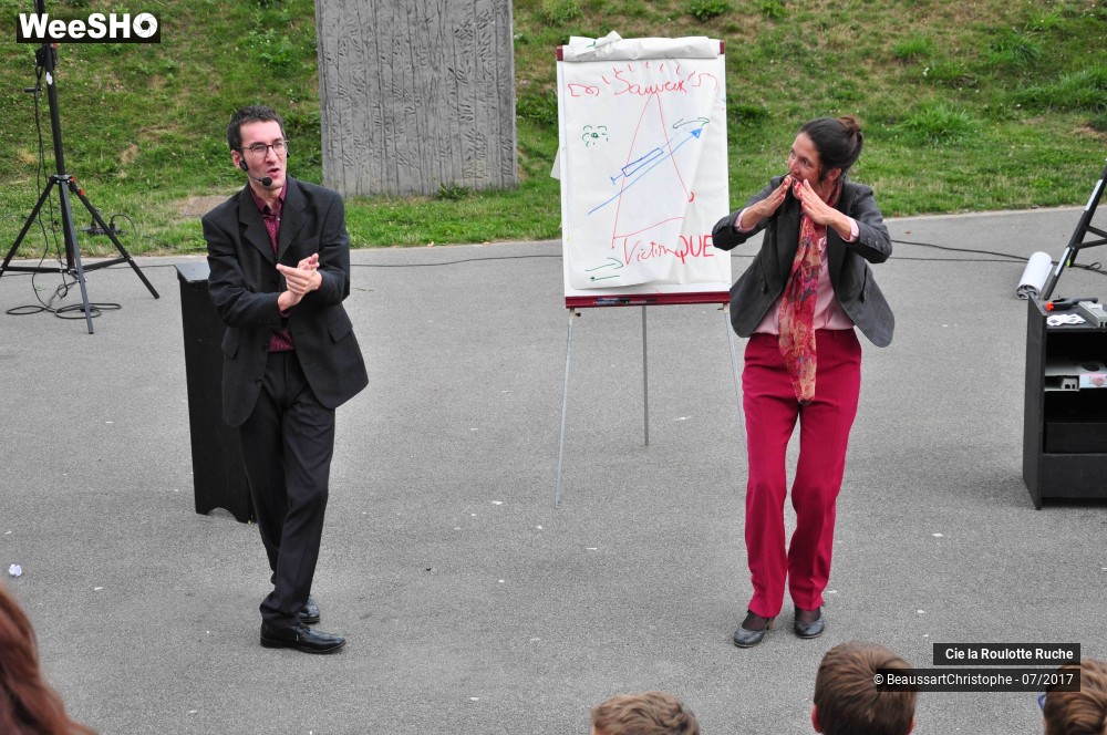 5/47 photos du spectacle Objectif l'Urne