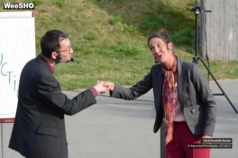 6/47 photos du spectacle Objectif l'Urne