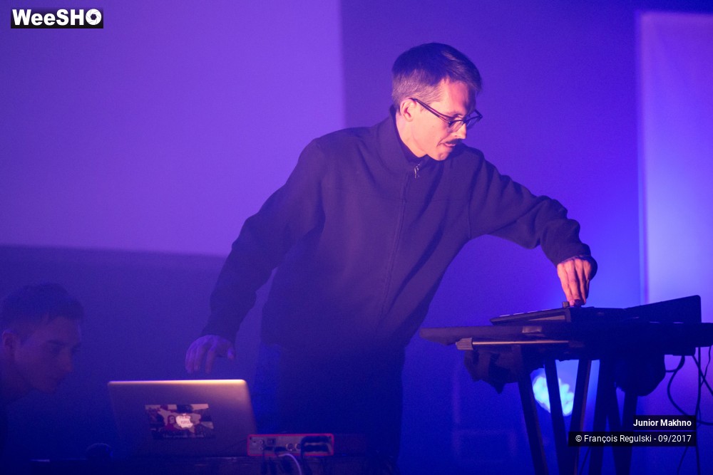 2/4 photos du spectacle Junior Makhno