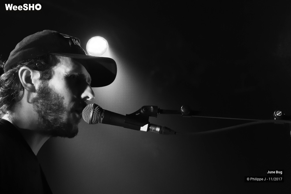 9/10 photos du spectacle June Bug
