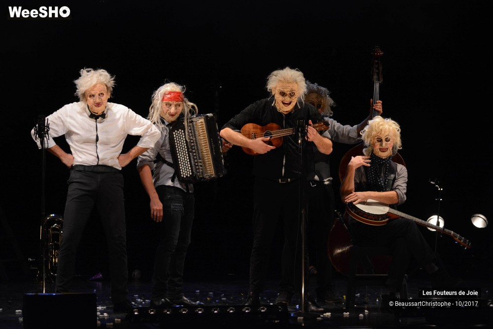 32/50 photos du spectacle Des Etoiles et des Idiots