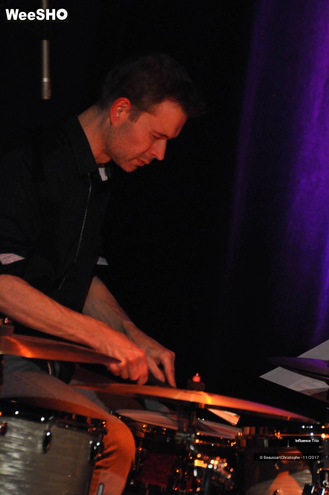 14/29 photos du spectacle Influence Trio