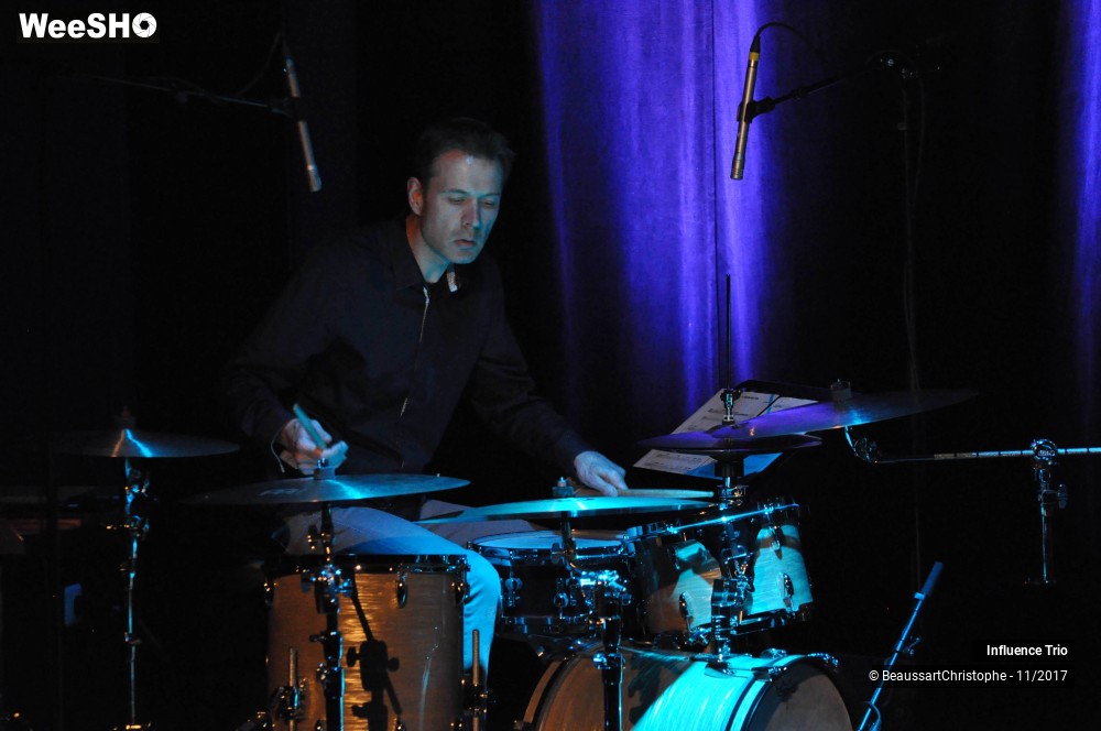 17/29 photos du spectacle Influence Trio