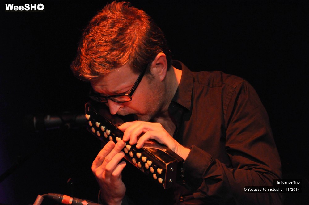 18/29 photos du spectacle Influence Trio