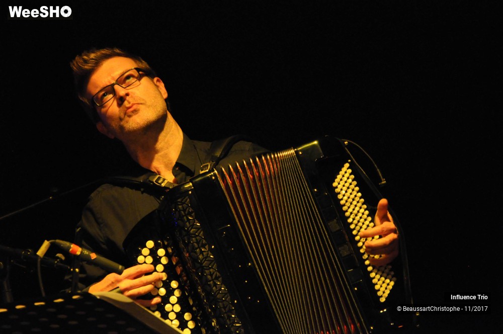 20/29 photos du spectacle Influence Trio