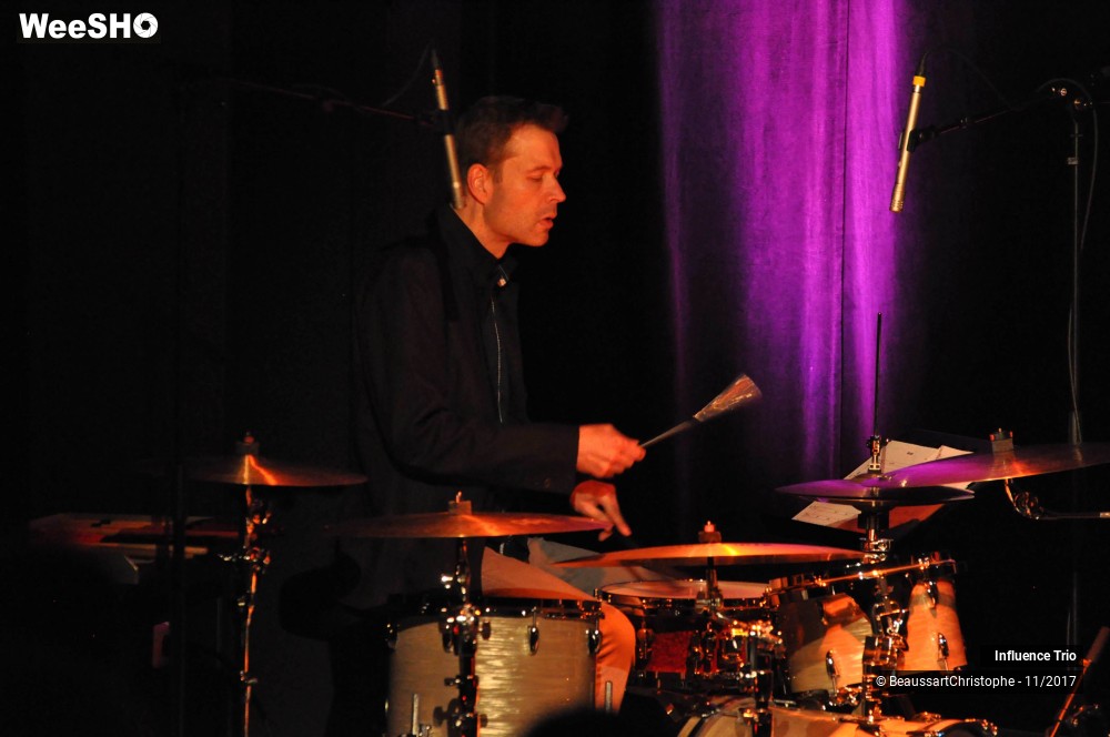 22/29 photos du spectacle Influence Trio