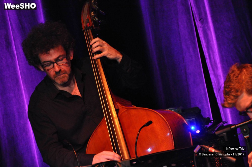 26/29 photos du spectacle Influence Trio
