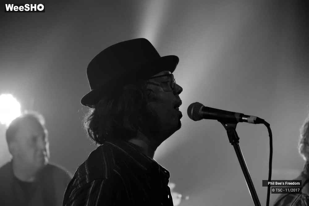 25/27 photos du spectacle Phil Bee?s Freedom