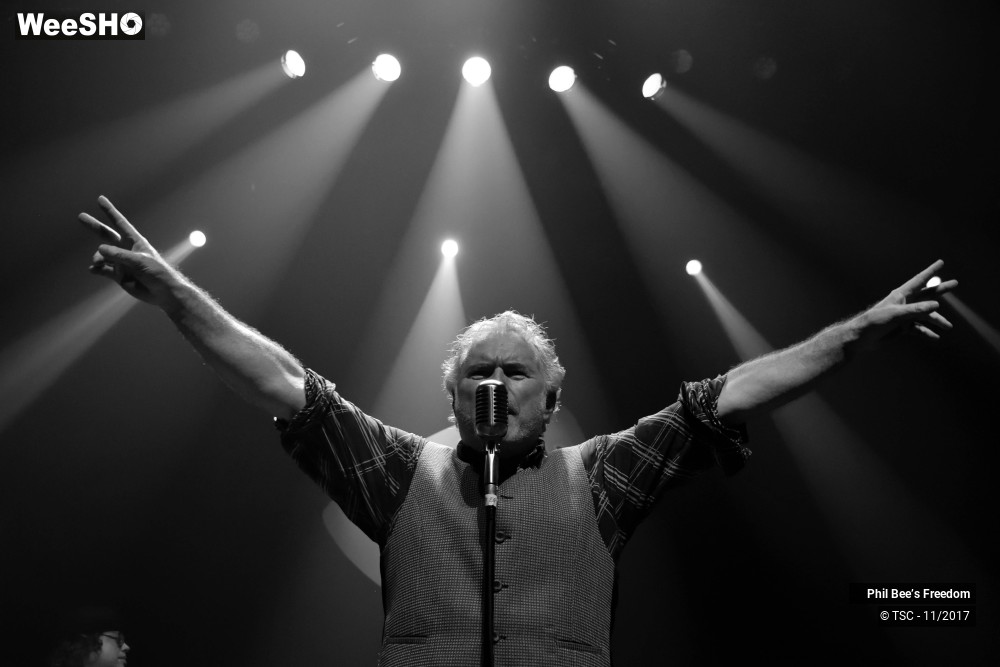 27/27 photos du spectacle Phil Bee?s Freedom
