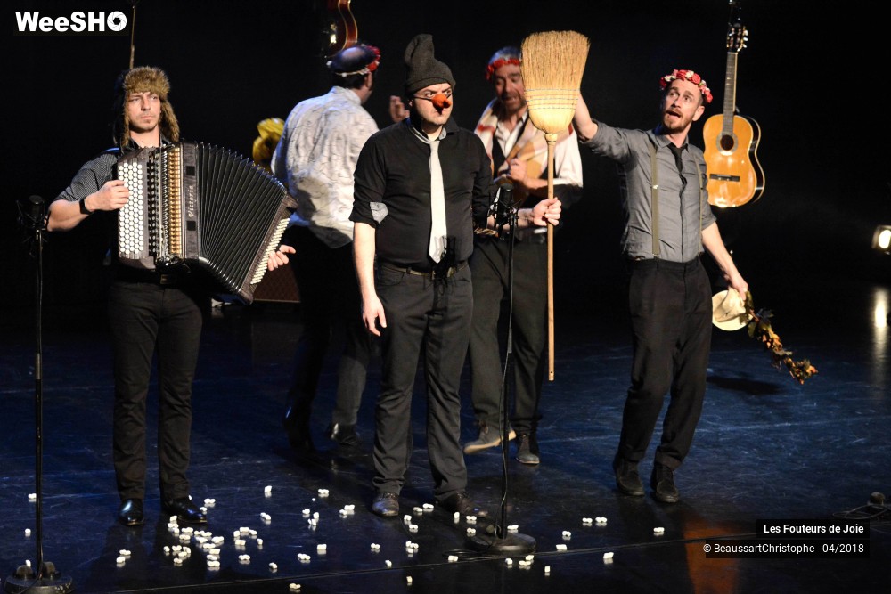 24/51 photos du spectacle Les Fouteurs de Joie