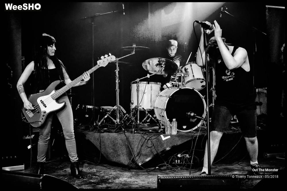 7/39 photos du spectacle Out The Monster