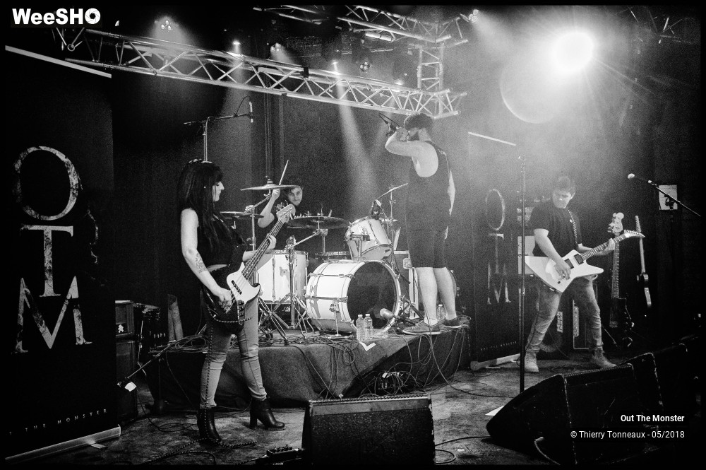 18/39 photos du spectacle Out The Monster