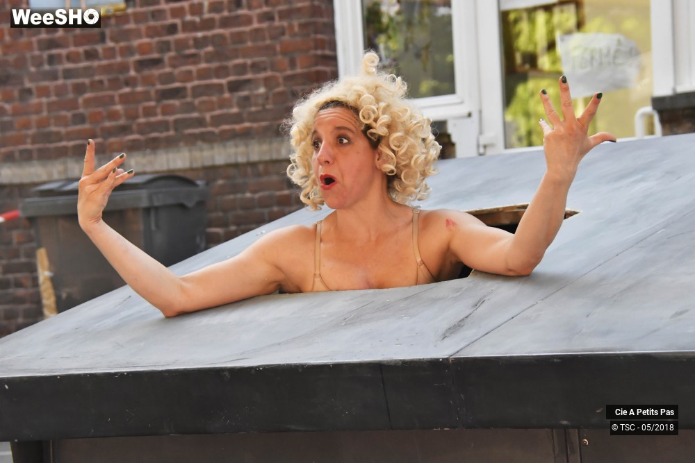 20/21 photos du spectacle Le genou de Marylin