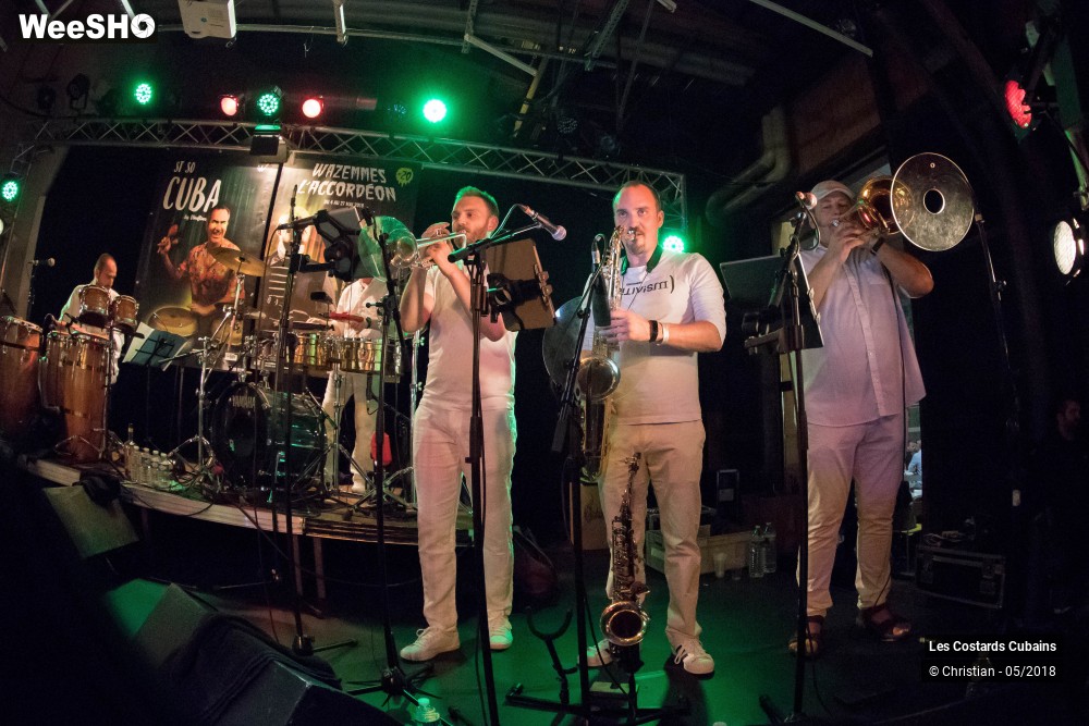 14/31 photos du spectacle Les Costards Cubains