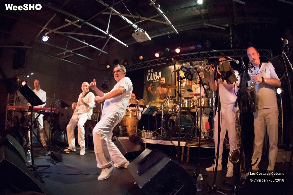 16/31 photos du spectacle Les Costards Cubains