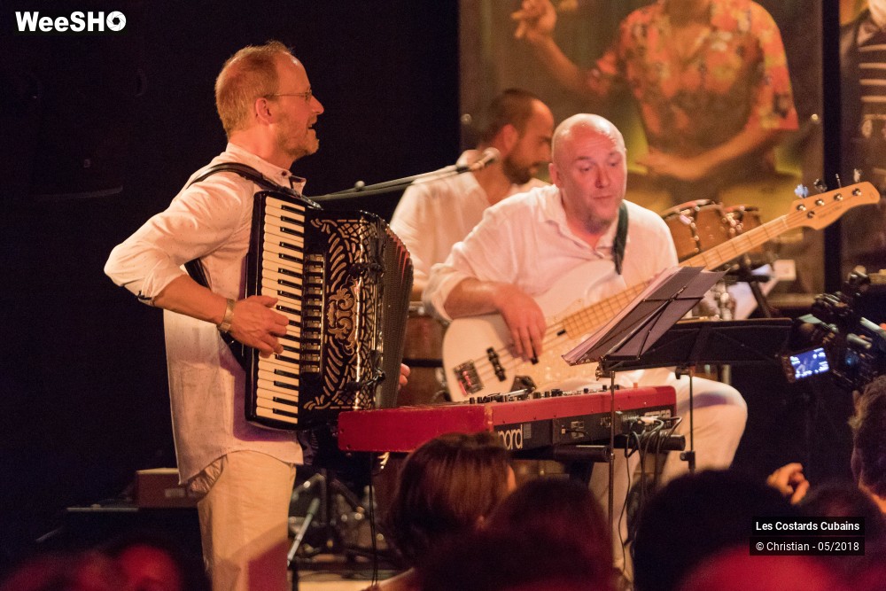 17/31 photos du spectacle Les Costards Cubains