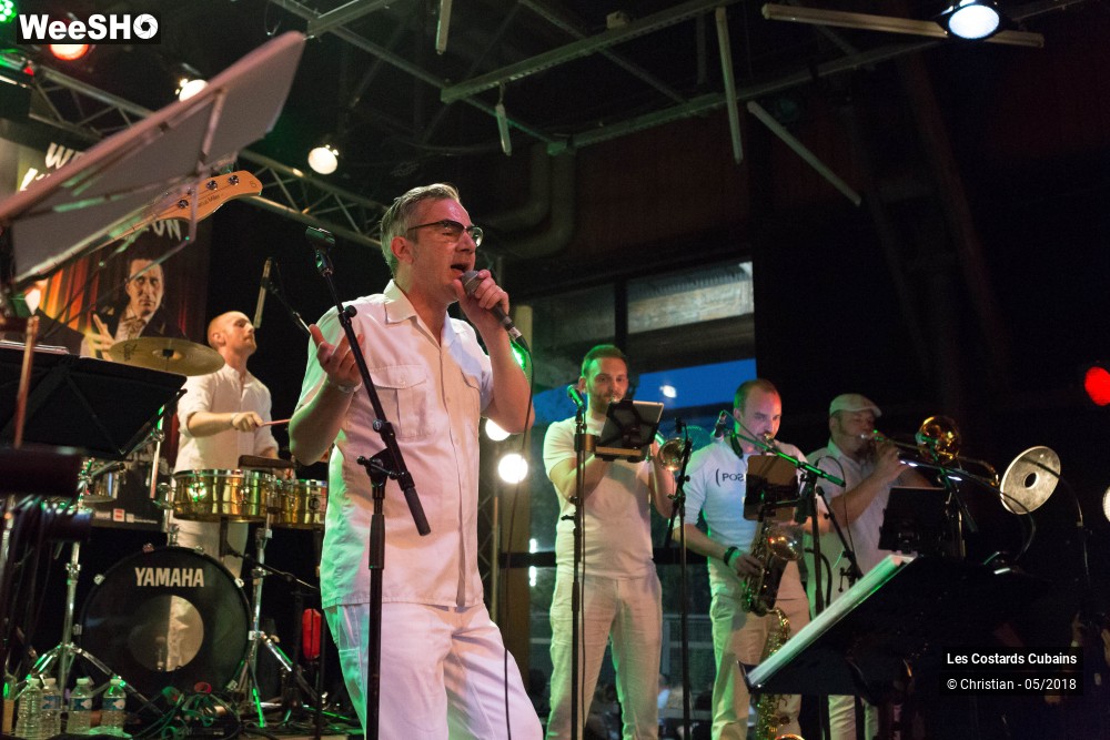 20/31 photos du spectacle Les Costards Cubains