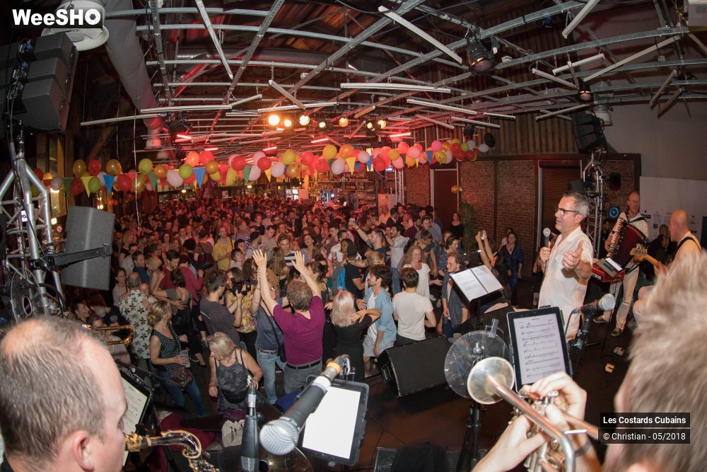 26/31 photos du spectacle Les Costards Cubains