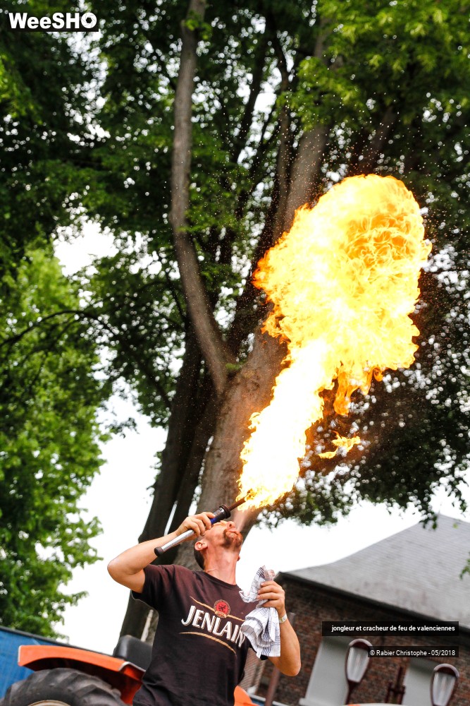 2/21 photos du spectacle jongleur et cracheur de feu de valenciennes