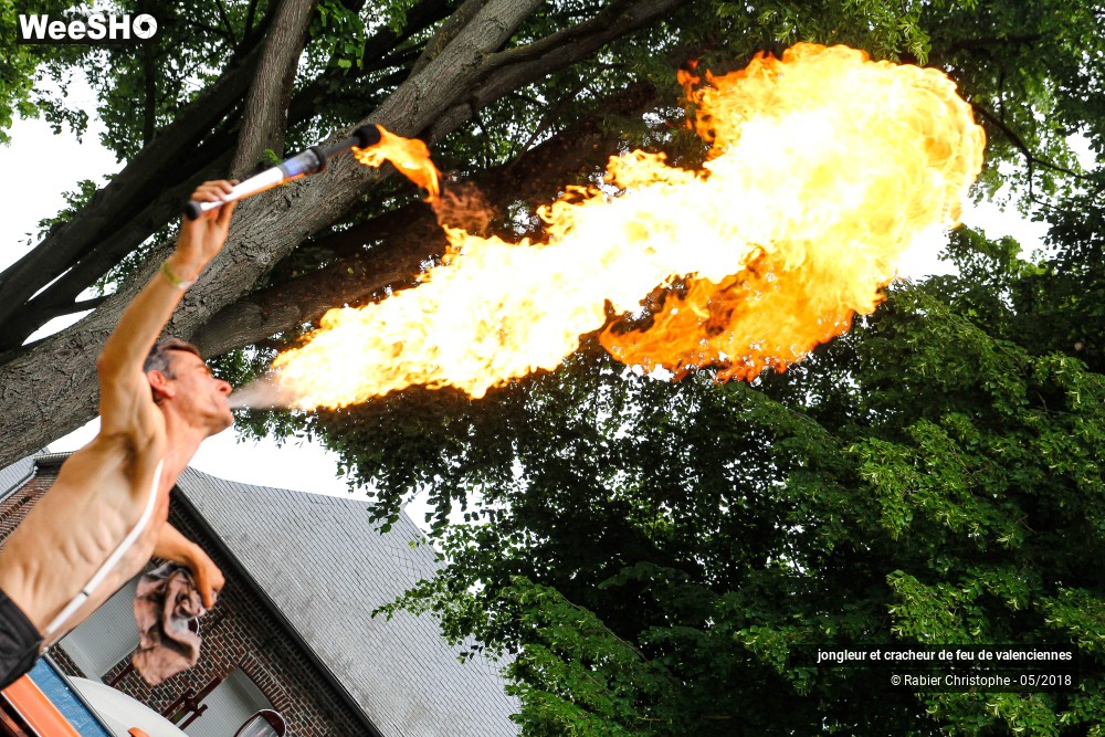 10/21 photos du spectacle jongleur et cracheur de feu de valenciennes