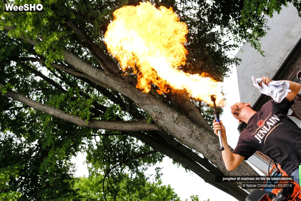 13/21 photos du spectacle jongleur et cracheur de feu de valenciennes