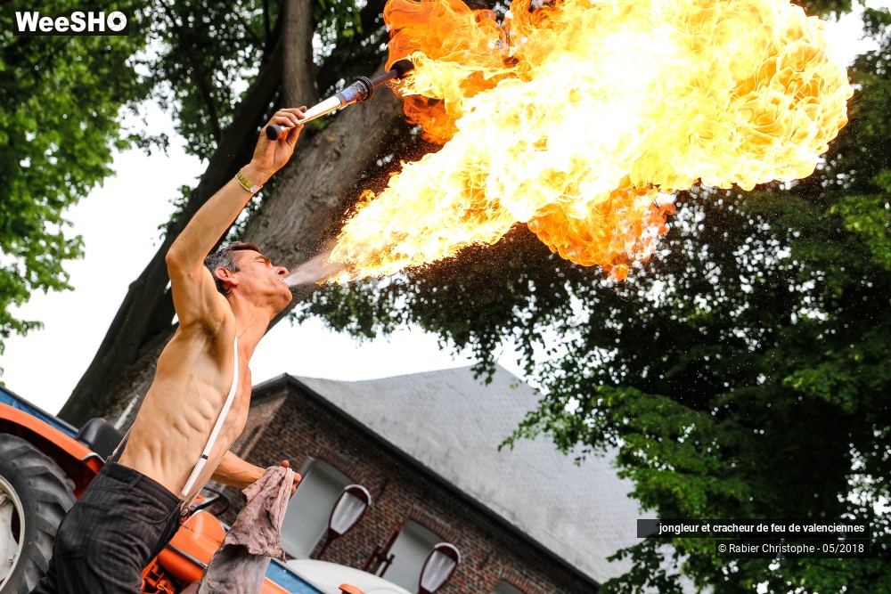 15/21 photos du spectacle jongleur et cracheur de feu de valenciennes