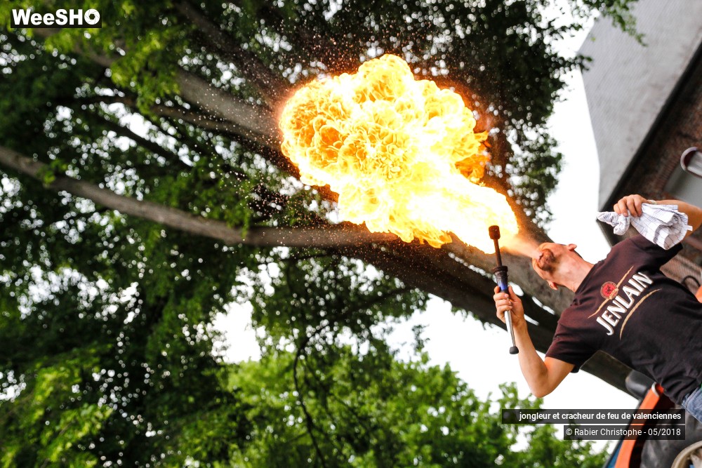21/21 photos du spectacle jongleur et cracheur de feu de valenciennes