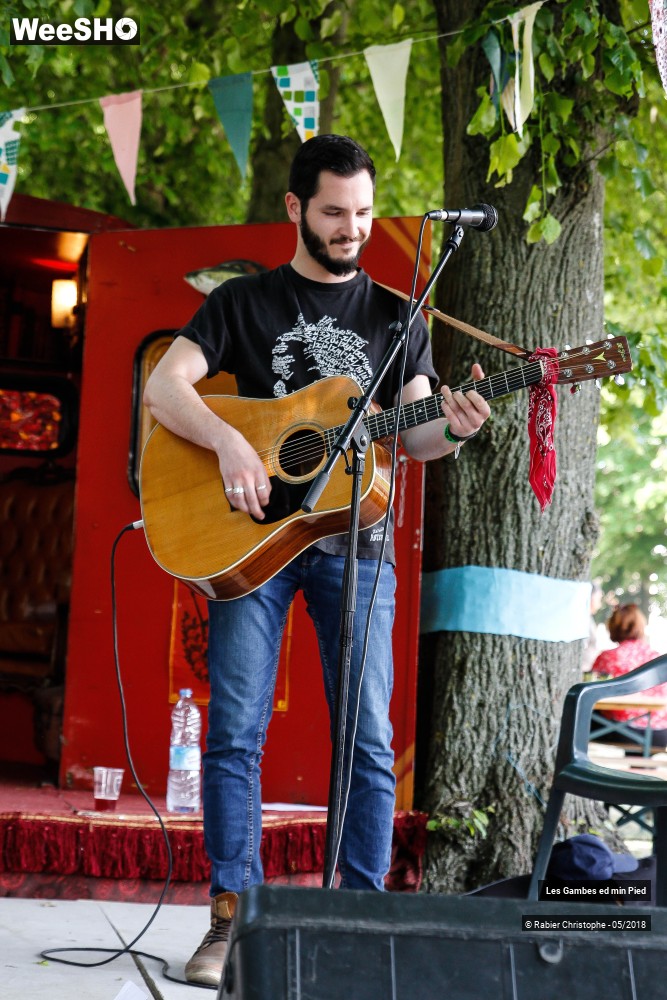 2/24 photos du spectacle Les gambes ed min pied