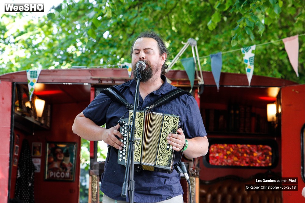 6/24 photos du spectacle Les gambes ed min pied