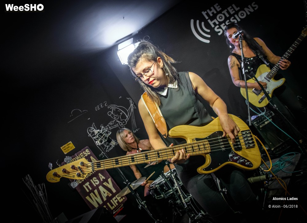 7/33 photos du spectacle Atomic Ladies