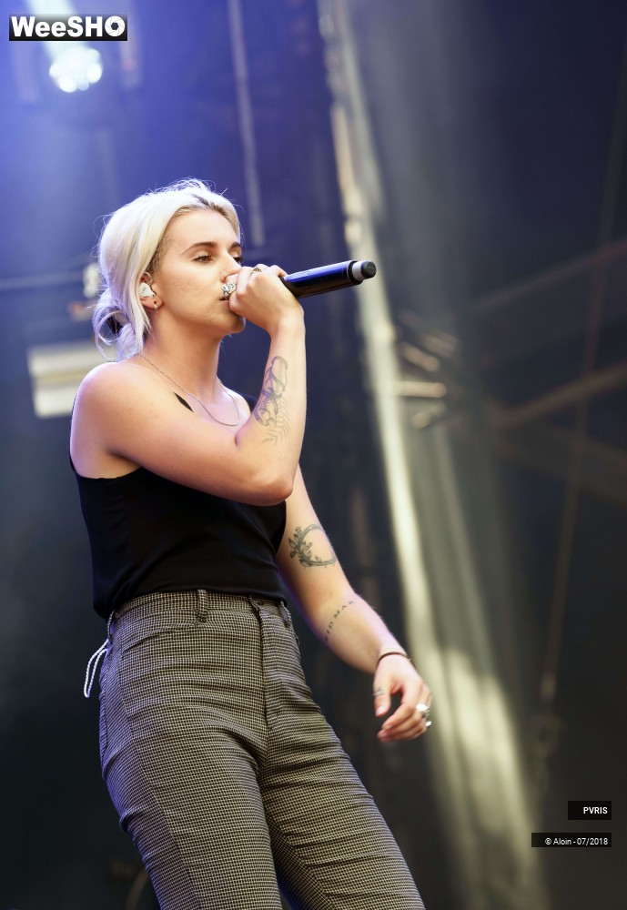 2/10 photos du spectacle PVRIS