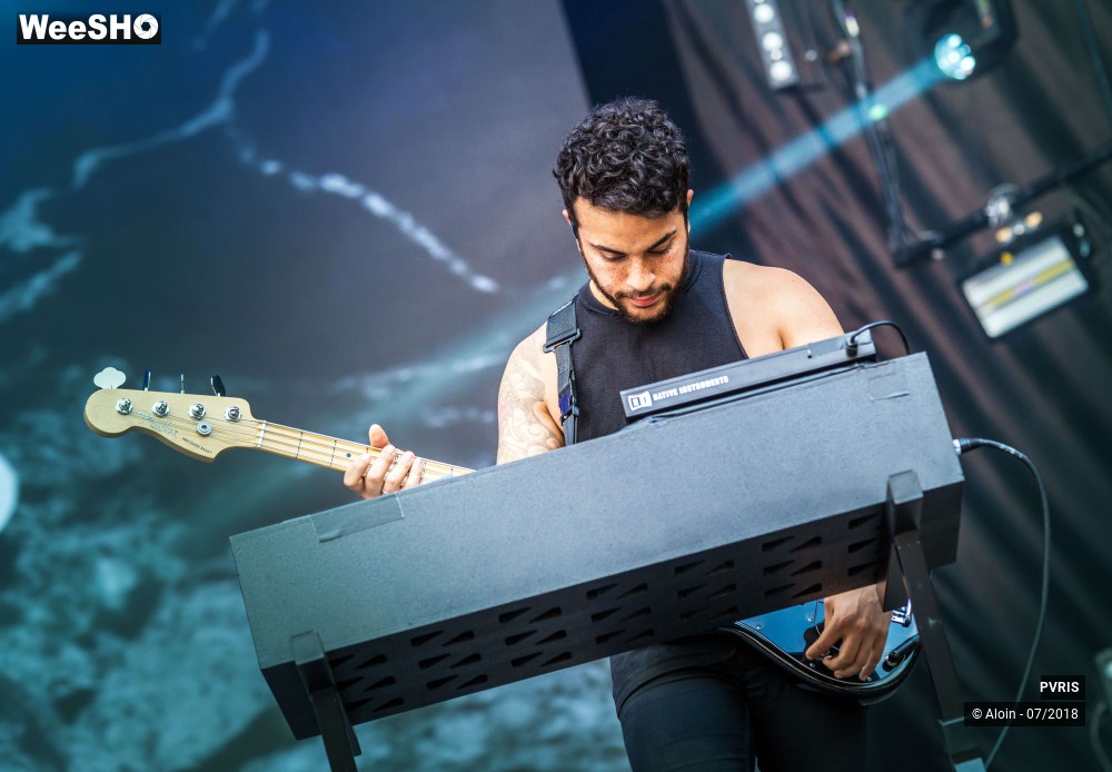 4/10 photos du spectacle PVRIS