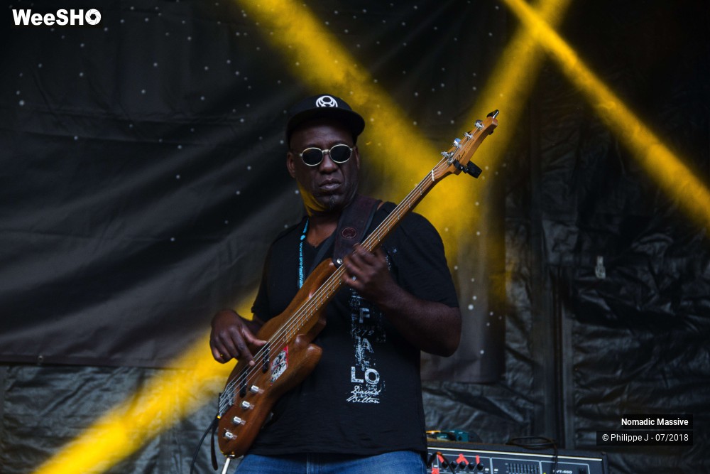 19/20 photos du spectacle Nomadic Massive