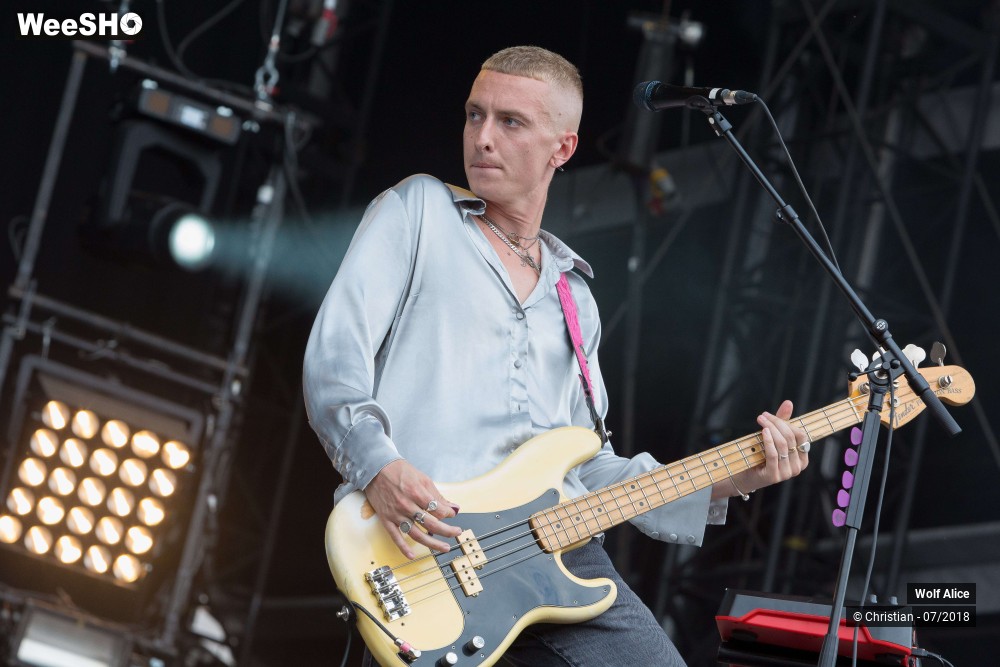 19/31 photos du spectacle Wolf Alice