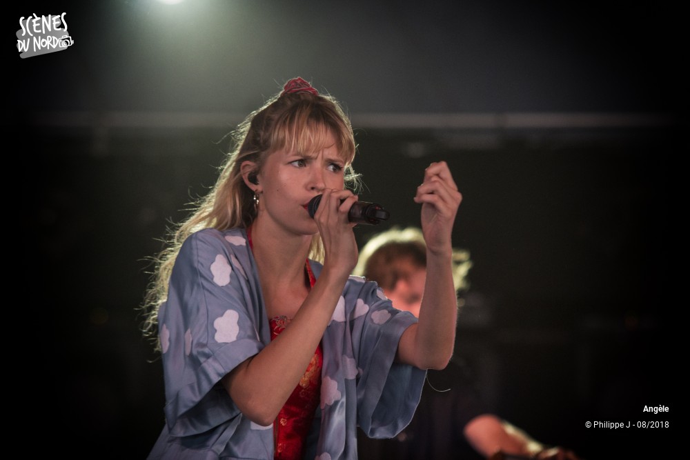 1/16 photos du spectacle Angèle