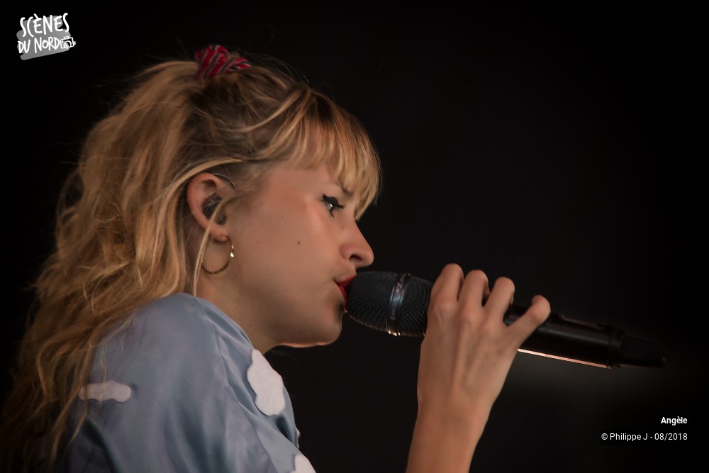 2/16 photos du spectacle Angèle