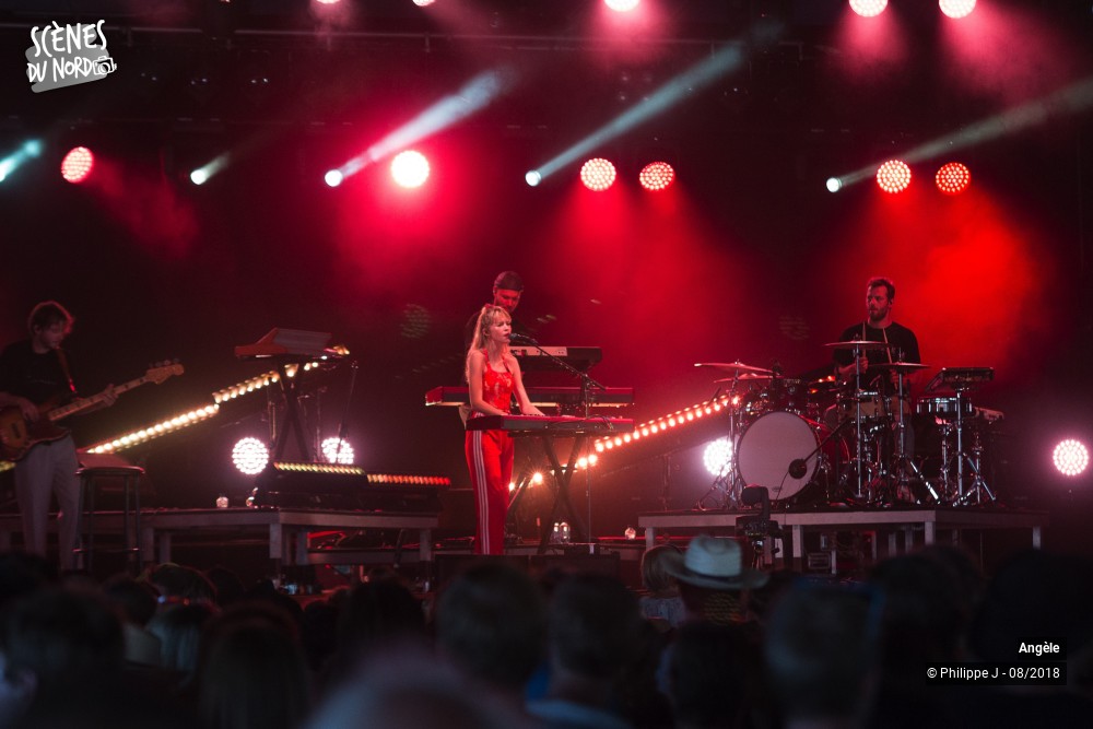8/16 photos du spectacle Angèle