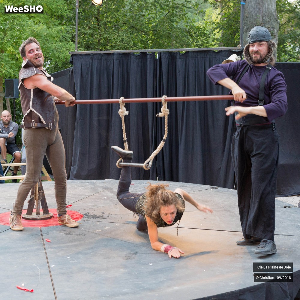 6/31 photos du spectacle L'oeil de la Bête