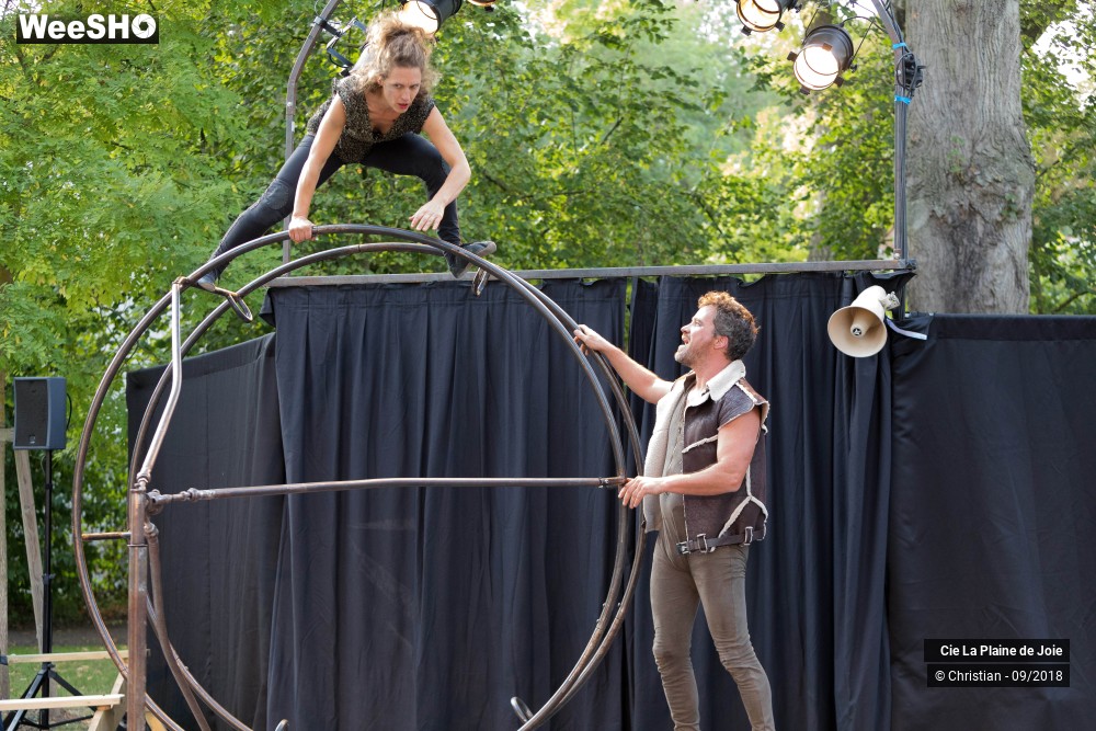 28/31 photos du spectacle L'oeil de la Bête