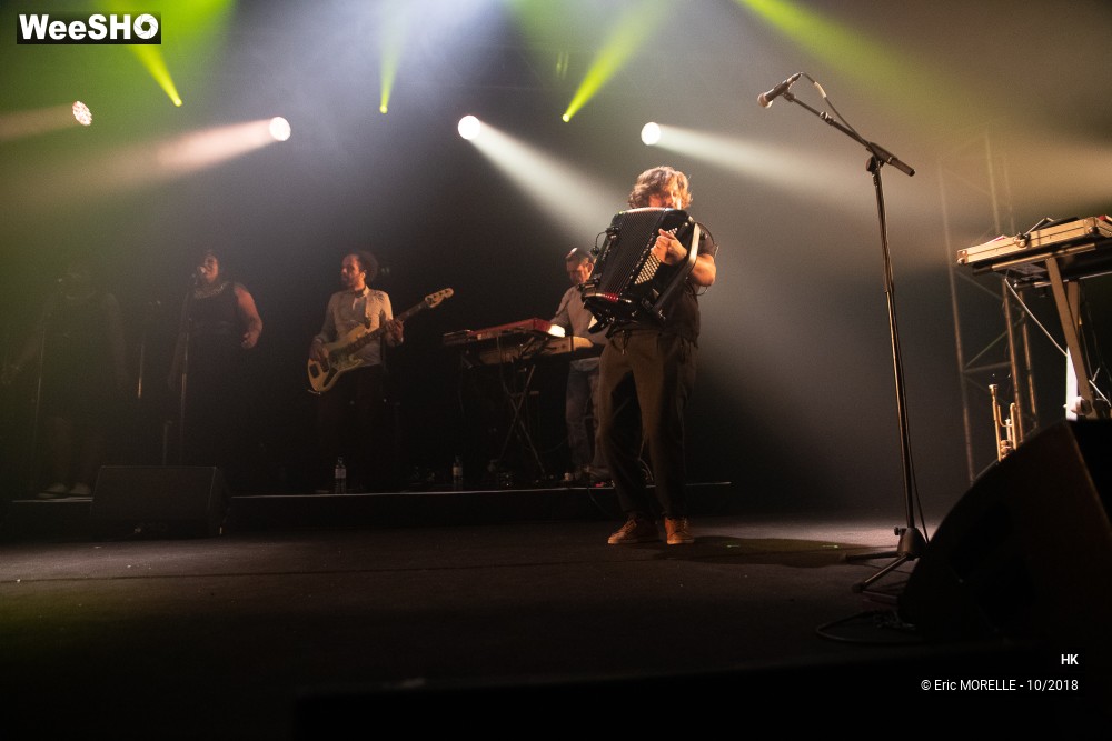 39/98 photos du spectacle HK