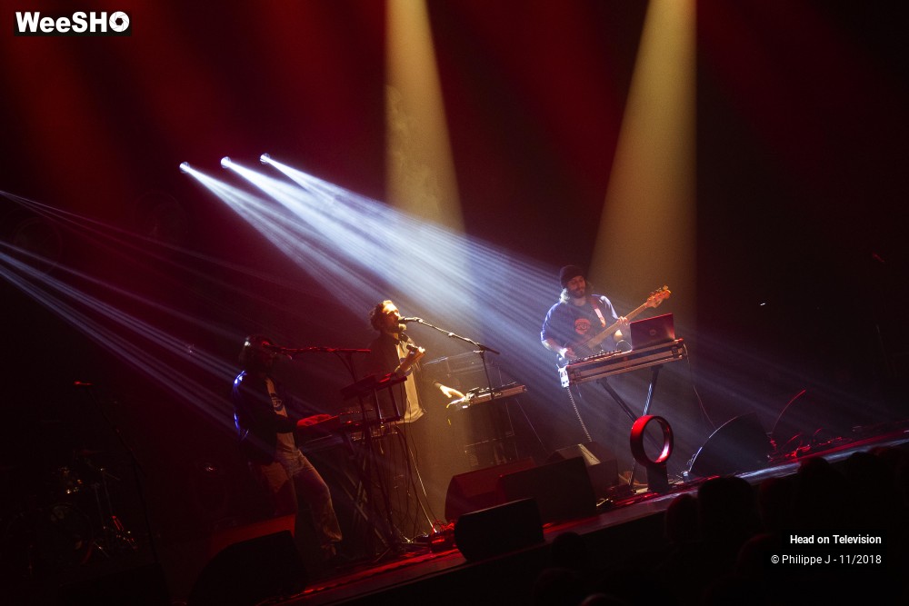3/7 photos du spectacle Head on Television