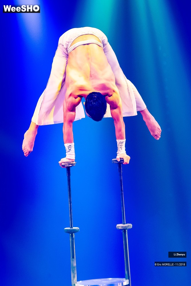11/50 photos du spectacle Li Zhenyu - Equilibriste