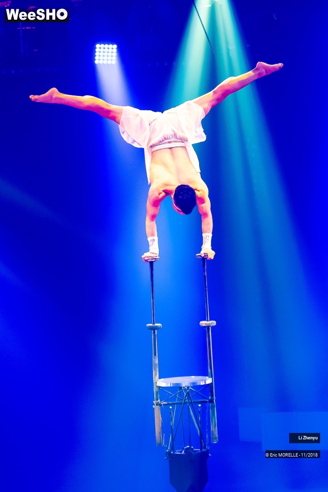 14/50 photos du spectacle Li Zhenyu - Equilibriste